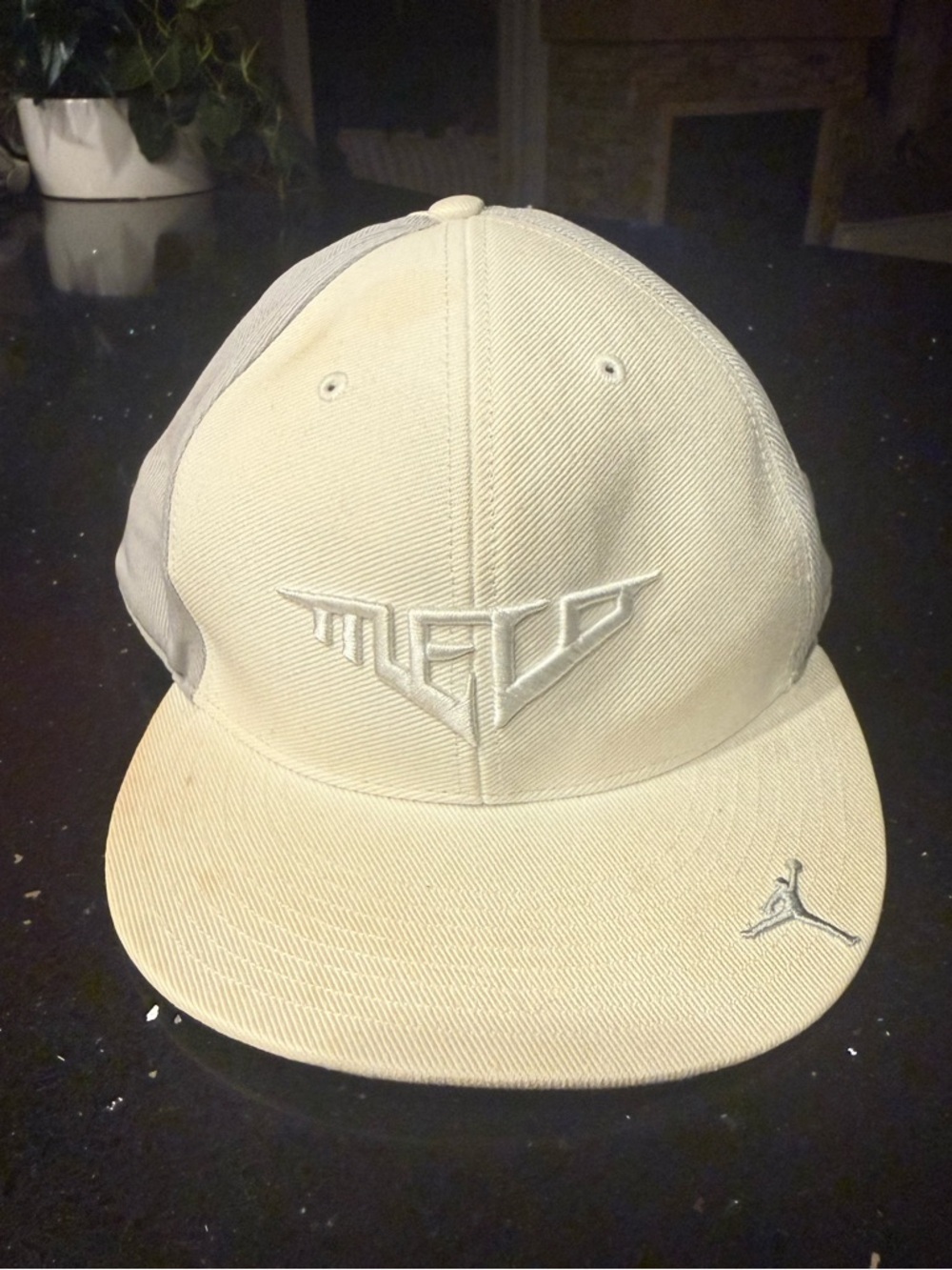 Jordan Carmelo Anthony Men's Cream White Logo Snapback Hat